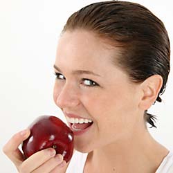 girl, eating an apple